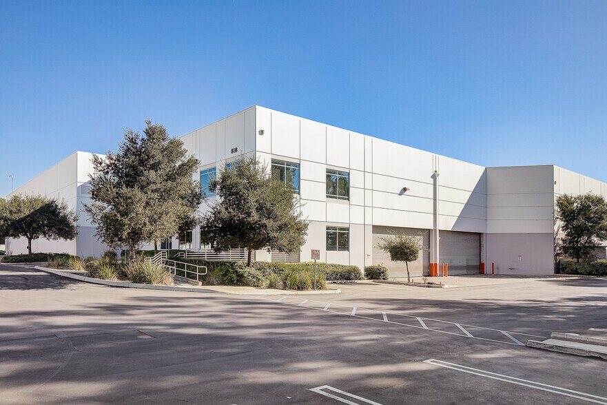 888 W Crowther Ave, Placentia, CA à vendre - Photo de l’immeuble – Image 2 sur 11