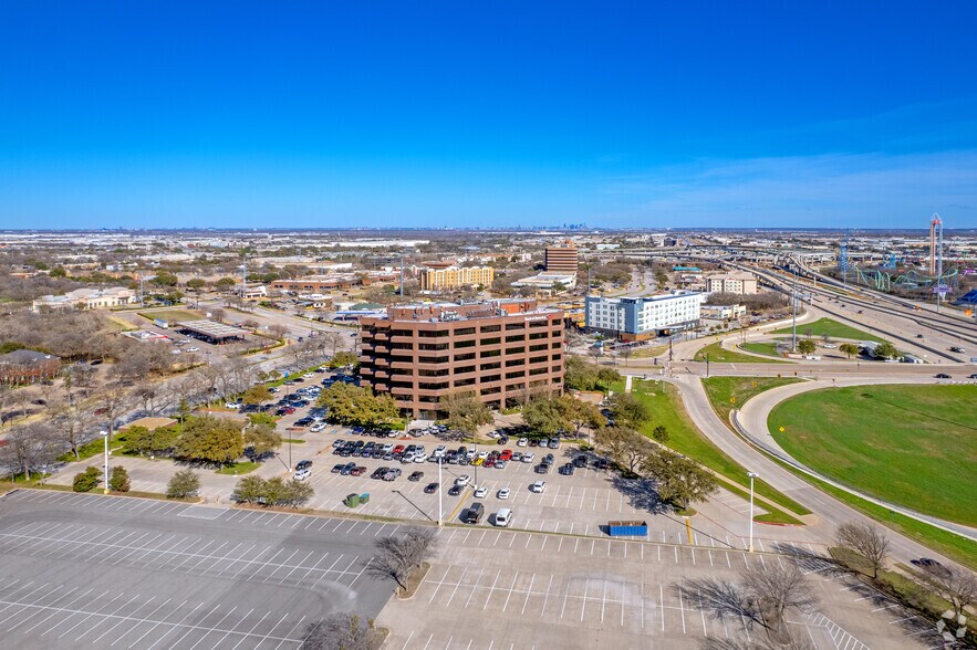 2000 E lamar Blvd, Arlington, TX à louer - Aérien – Image 2 sur 14