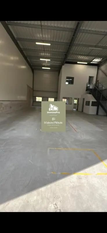 Local d’activités dans La Penne-sur-Huveaune à louer Photo intérieure– Image 1 sur 7