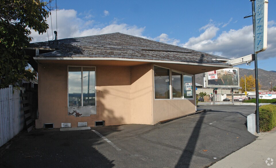 281 Altadena Dr, Pasadena, CA à louer - Photo de l’immeuble – Image 2 sur 3