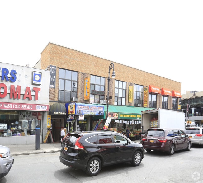 2128-2138 White Plains Rd, Bronx, NY à louer - Photo de l’immeuble – Image 2 sur 9