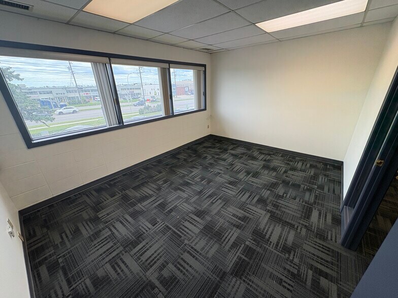 9730-9738 51st Ave NW, Edmonton, AB à louer - Photo de l’immeuble – Image 2 sur 4