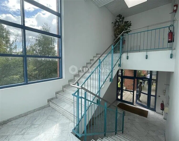 Bureau dans Goussainville à louer - Photo de l’immeuble – Image 2 sur 9