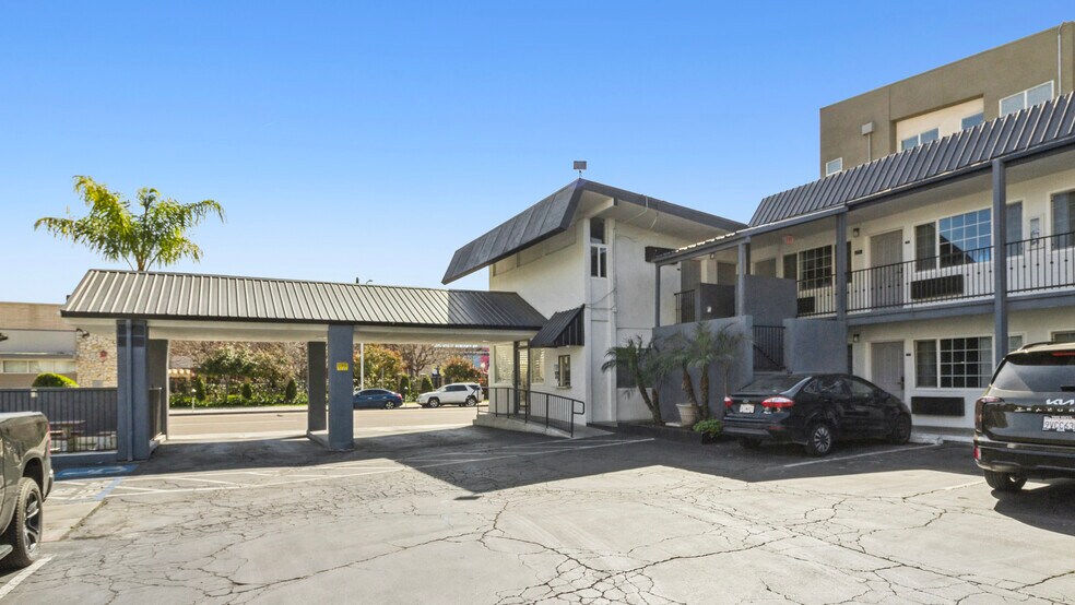 2127 Inyo St, Fresno, CA à vendre - Photo principale – Image 1 sur 22