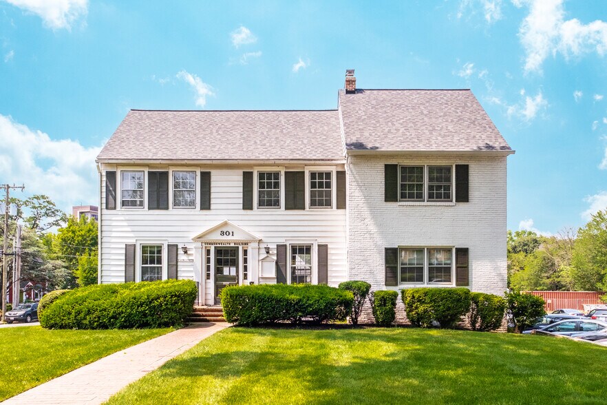 301 Park Ave, Falls Church, VA à louer - Photo de l’immeuble – Image 2 sur 12