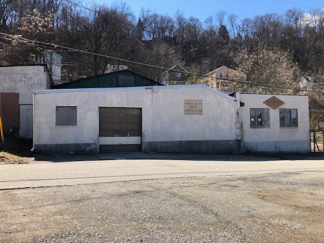 84 Dawn Ave, Pittsburgh, PA à louer - Photo principale – Image 1 sur 33