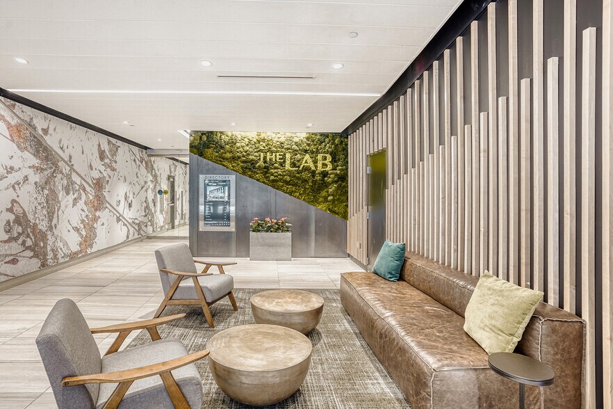2420 17th St, Denver, CO à louer - Hall d’entrée – Image 2 sur 23