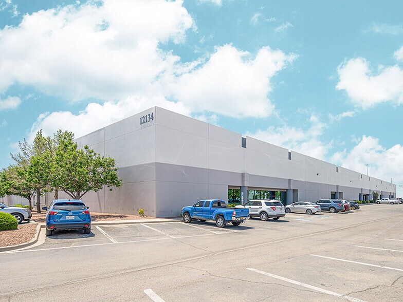 12134 Esther Lama Dr, El Paso, TX à louer - Photo principale – Image 1 sur 1