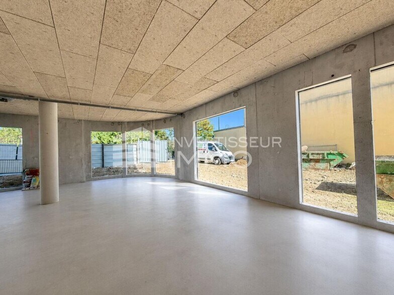 Local commercial dans Le Plessis-Trévise à louer - Photo intérieure – Image 1 sur 4