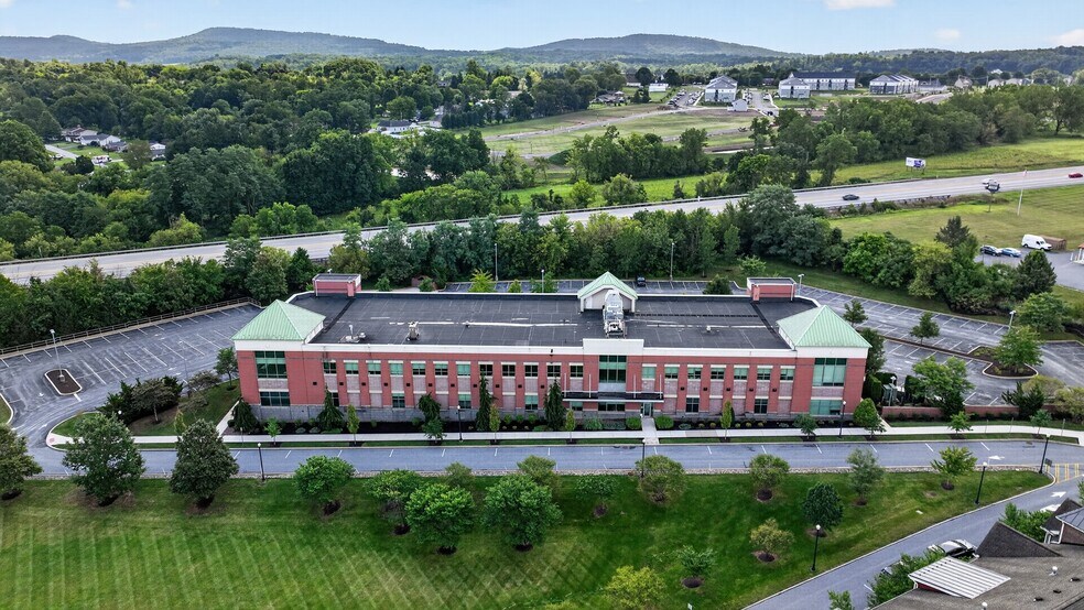 1 Trinity Dr E, Dillsburg, PA à louer - Photo de l’immeuble – Image 2 sur 9