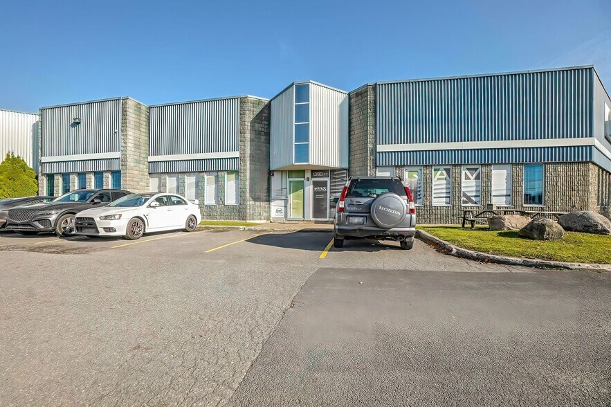 1390 Rue Newton, Boucherville, QC à louer - Photo de l’immeuble – Image 2 sur 20