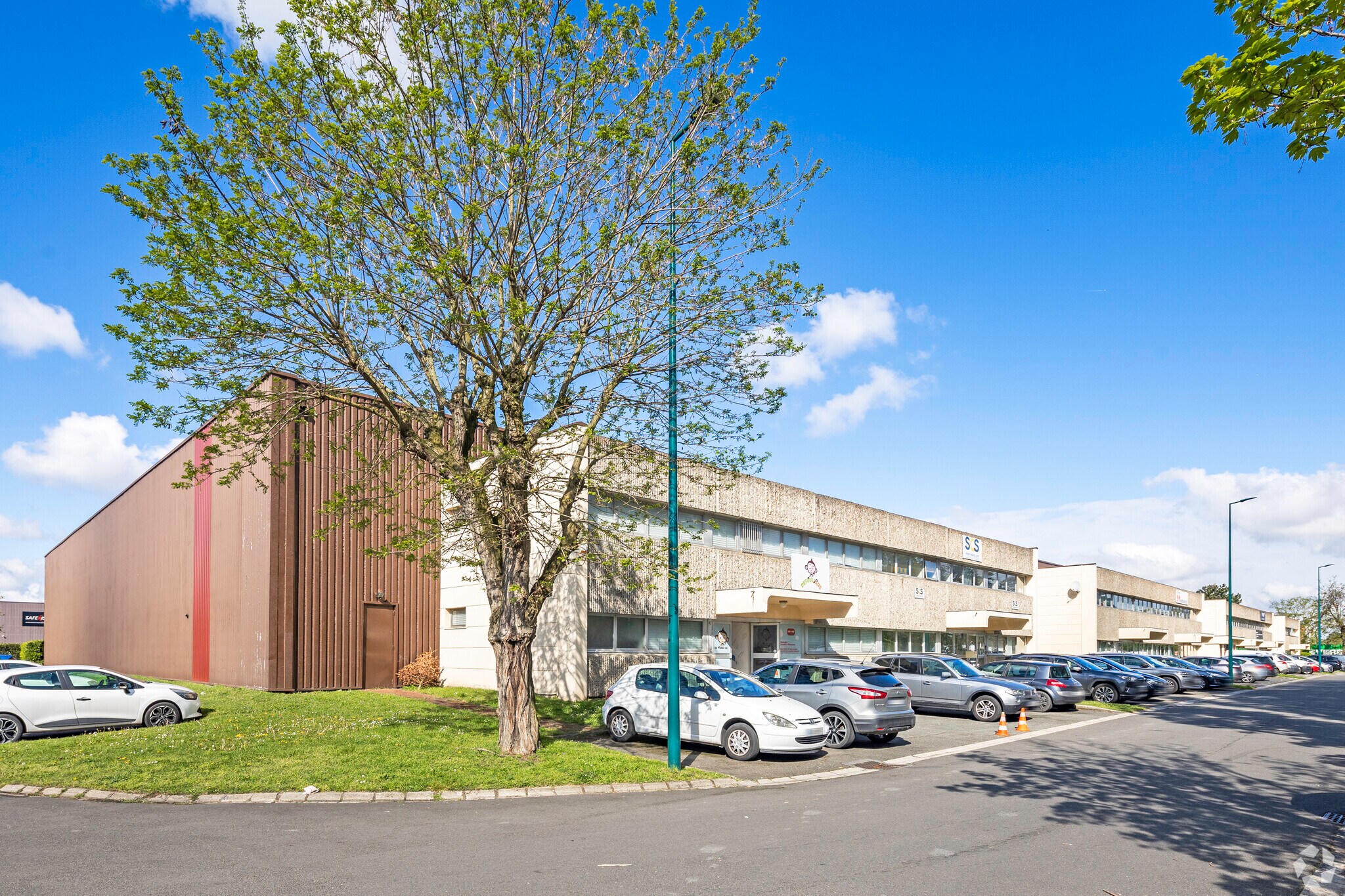 2-14 Avenue D'Alsace Lorraine, Saint-Ouen-l'Aumône à louer Photo principale– Image 1 sur 3