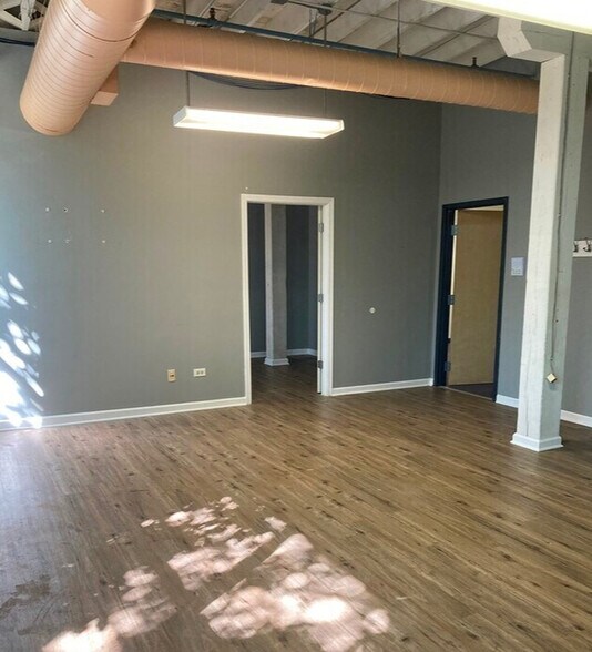 1633 N Hamlin Ave, Chicago, IL à louer - Photo de l’immeuble – Image 2 sur 6