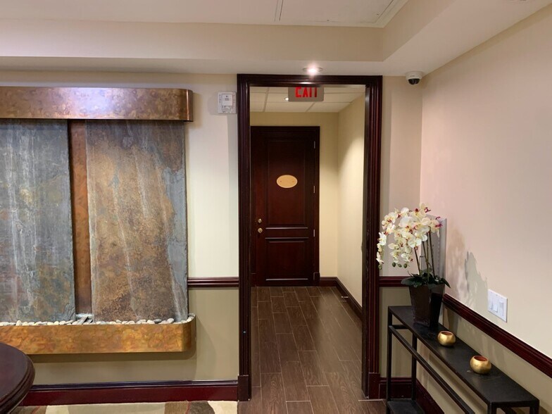 2750 NE 185th St, Aventura, FL à louer - Photo de l’immeuble – Image 2 sur 12