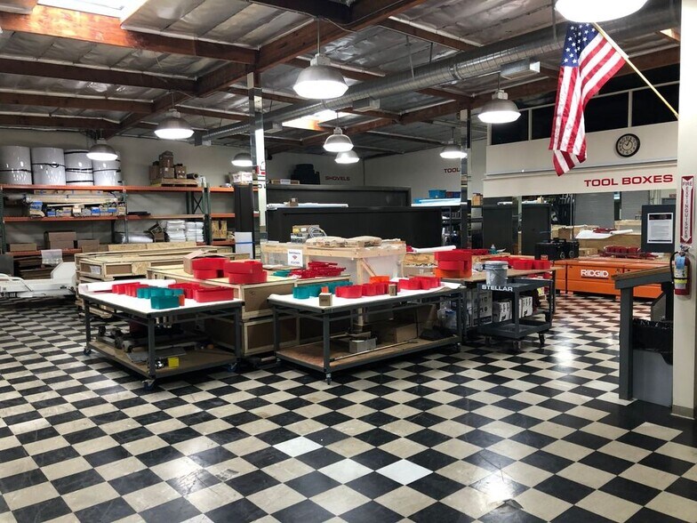 400 Commercial Way, La Habra, CA à vendre - Photo de l’immeuble – Image 3 sur 10