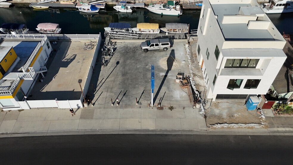 16746 Pacific Coast Hwy, Huntington Beach, CA à vendre - Photo de l’immeuble – Image 1 sur 19