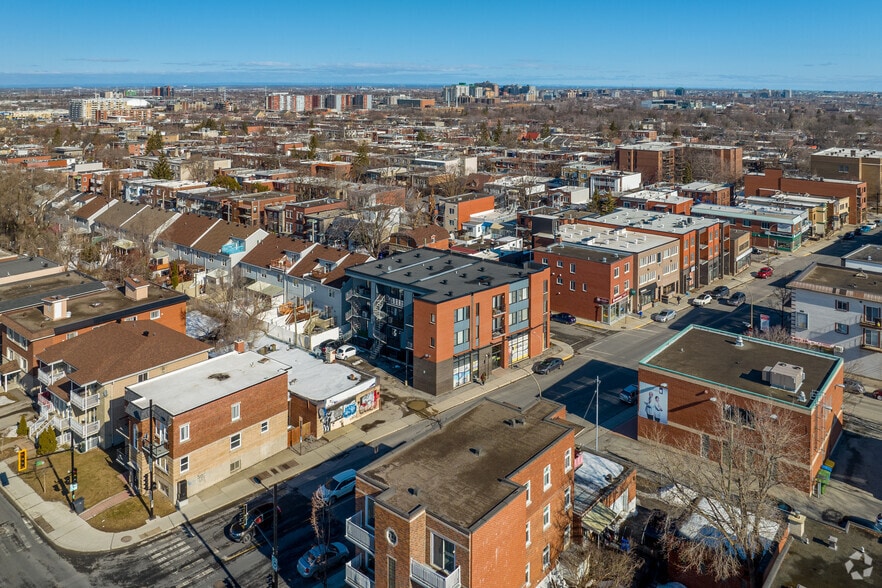 4151 Rue Beaubien E, Montréal, QC à vendre - Aérien – Image 2 sur 5