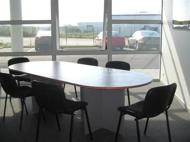 Plus de détails pour Local d'activités à louer