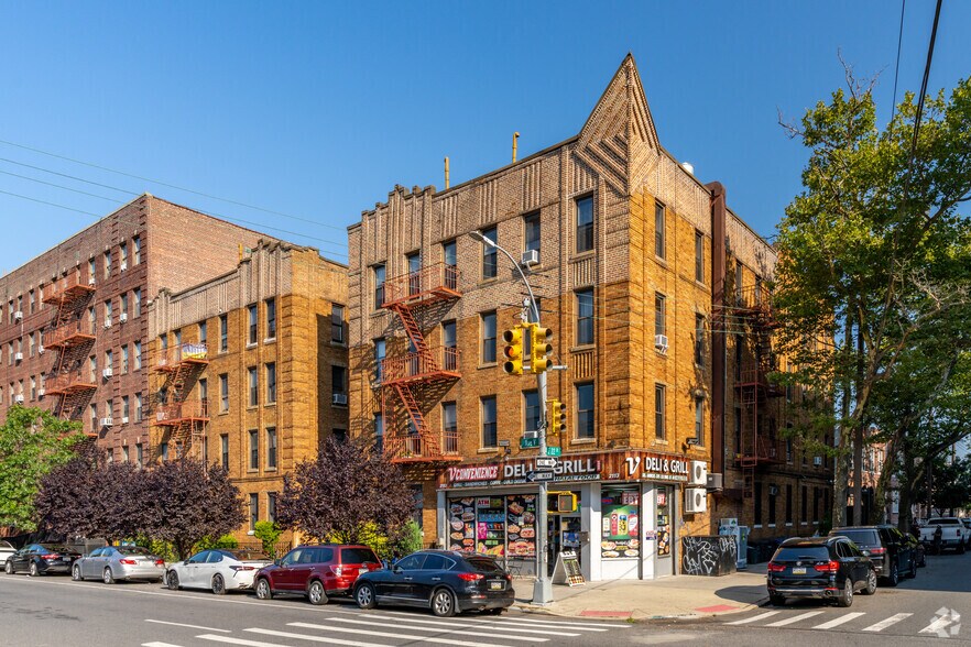 78-Units, 2 Brooklyn Elevator Buildings portefeuille de 2 biens à vendre sur LoopNet.fr - Photo de l’immeuble – Image 1 sur 22