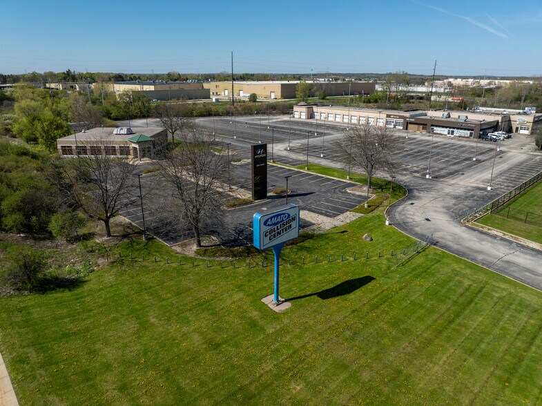 8301 N 76th St, Milwaukee, WI à vendre - Photo de l’immeuble – Image 3 sur 9