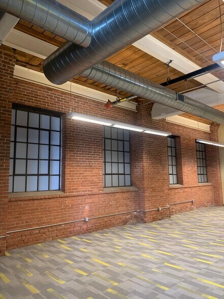 380 W 22nd St, Kansas City, MO à louer - Photo de l’immeuble – Image 2 sur 20