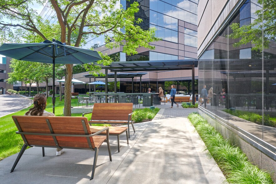 1 Meridian Crossings, Richfield, MN à louer - Photo de l’immeuble – Image 2 sur 11