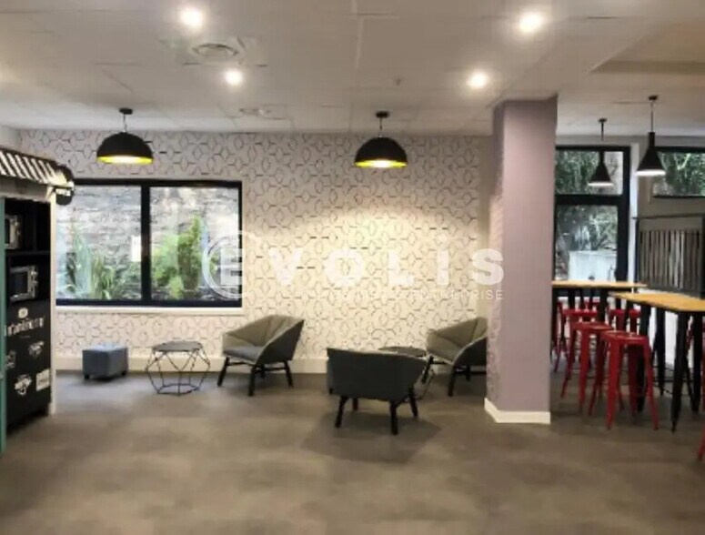 Bureau dans Levallois-Perret à louer - Photo de l’immeuble – Image 2 sur 8