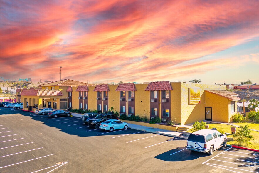 336 Lee Ave, Bullhead City, AZ à vendre - Photo principale – Image 1 sur 22