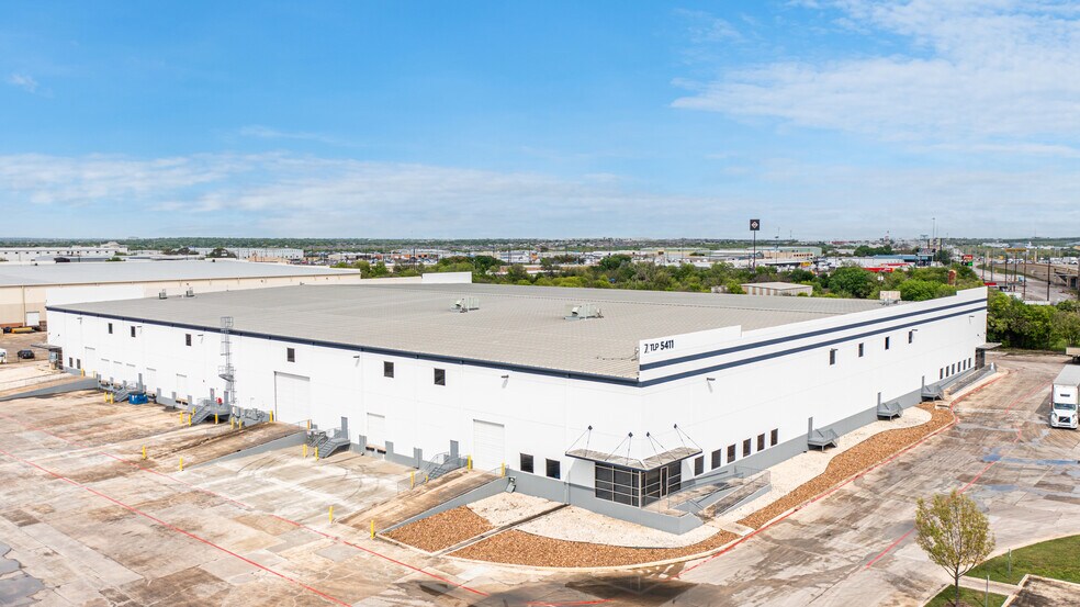 5411 IH-10, San Antonio, TX à louer - Photo de l’immeuble – Image 2 sur 8