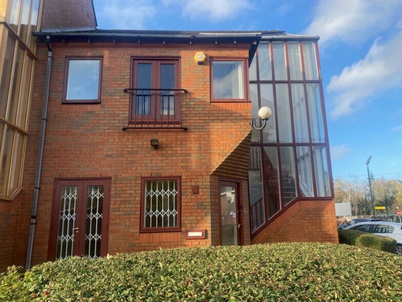 Shaw Rd, Wolverhampton à louer - Photo de l’immeuble – Image 3 sur 4