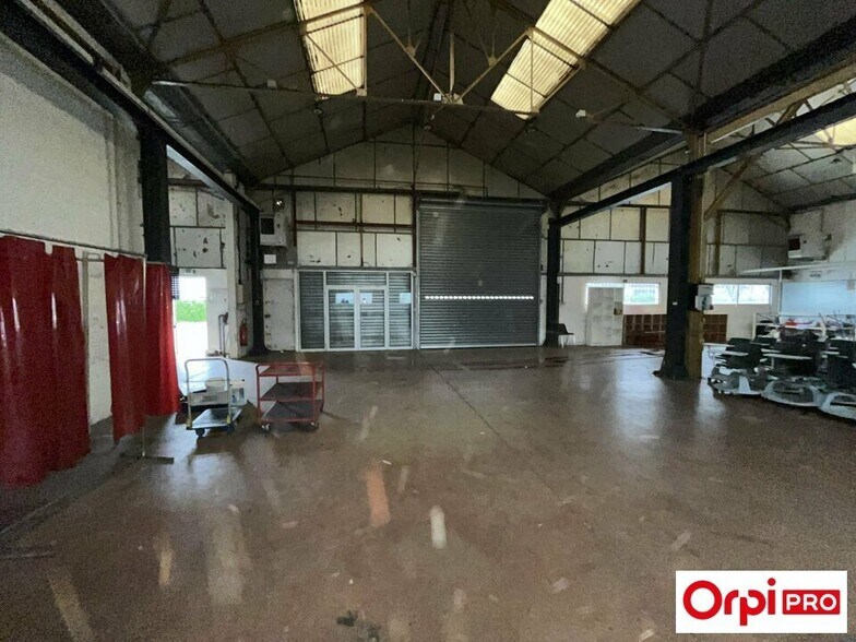 Bureau dans SAINT-SYMPHORIEN-D'OZON à louer - Photo de l’immeuble – Image 3 sur 19