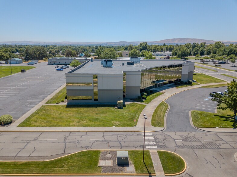 2425 Stevens Center Pl, Richland, WA à louer - Photo de l’immeuble – Image 2 sur 33