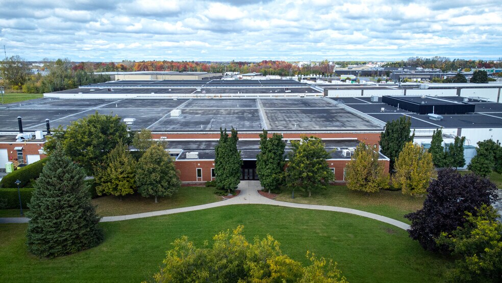 2900-3070 Rue Cartier, Saint-hyacinthe, QC à louer - Photo de l’immeuble – Image 3 sur 6