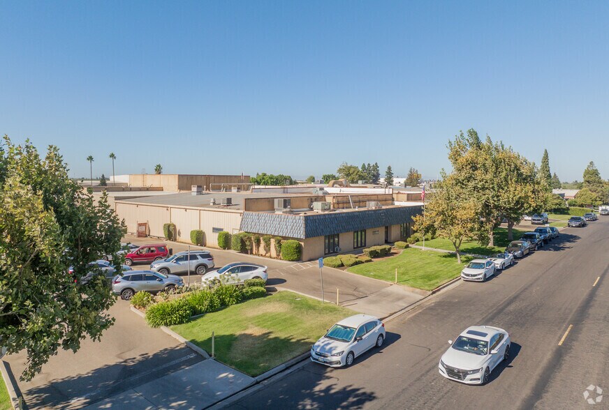 579 Armstrong Way, Oakdale, CA à vendre - Photo de l’immeuble – Image 2 sur 10