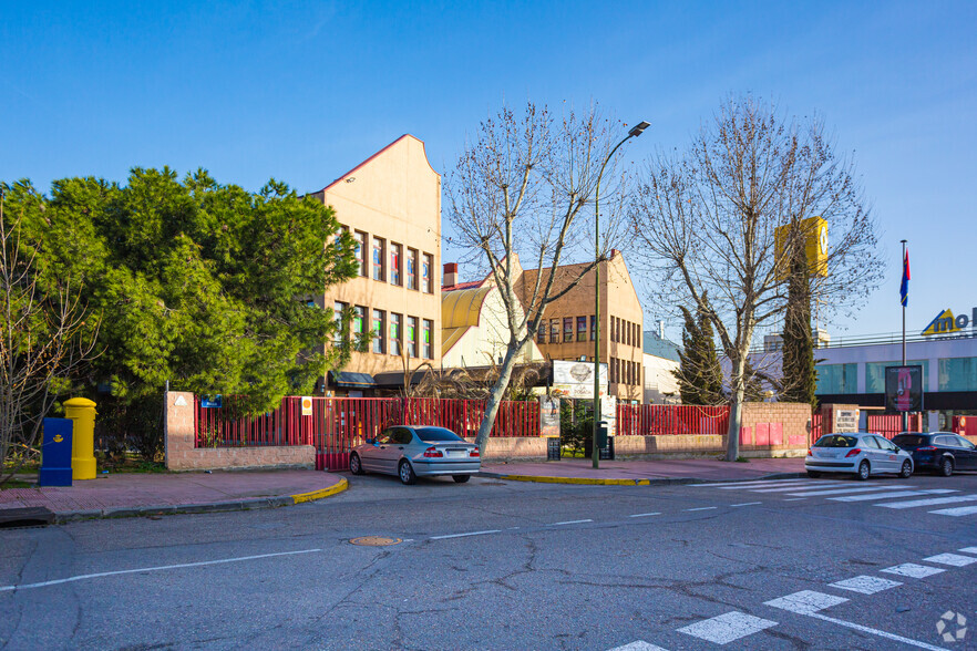 Calle Fragua, 1, Móstoles, Madrid à vendre - Photo de l’immeuble – Image 2 sur 4