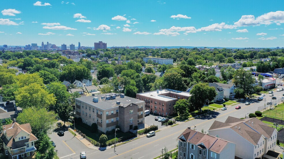 110 S Grove St, East Orange, NJ à vendre - Photo de l’immeuble – Image 1 sur 67