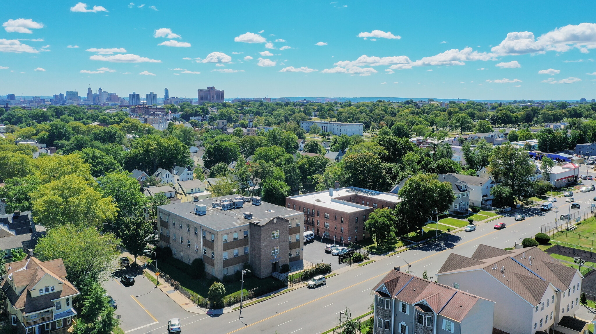 110 S Grove St, East Orange, NJ à vendre Photo de l’immeuble– Image 1 sur 68