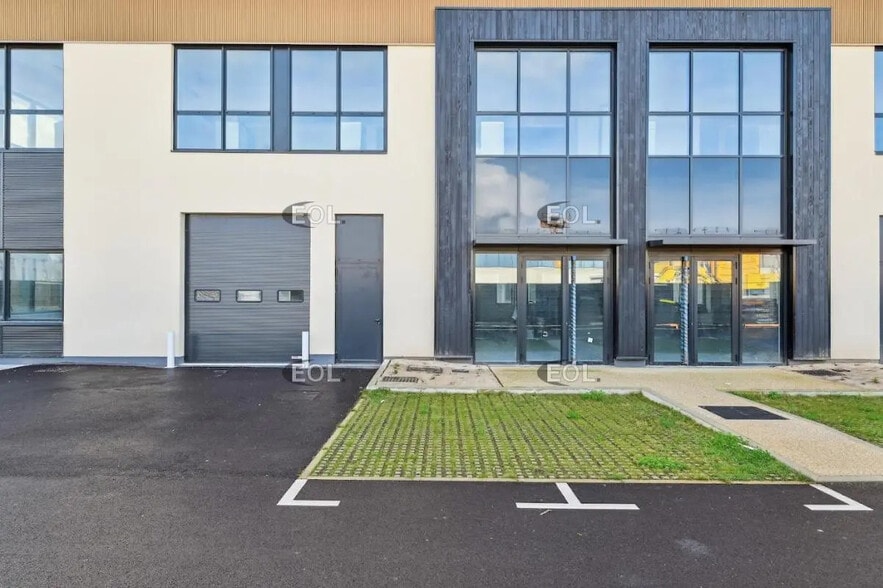 Local d’activités dans Nanterre à louer - Photo de l’immeuble – Image 2 sur 11