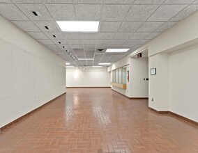 850 Ouellette Ave, Windsor, ON à louer Photo intérieure– Image 2 sur 6