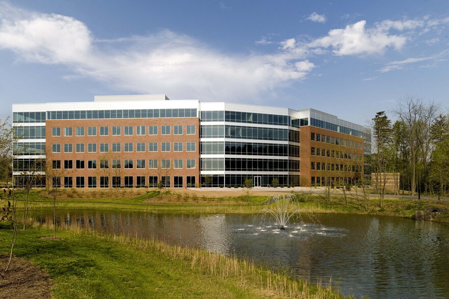 10700 W Research Dr, Milwaukee, WI à louer - Photo de l’immeuble – Image 2 sur 11