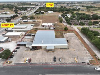 Plus de détails pour 233 College St, Schulenburg, TX - Sports et loisirs à vendre
