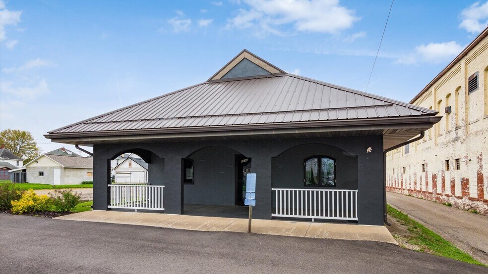 1146 Walnut St, Coshocton, OH à vendre - Photo de l’immeuble – Image 2 sur 26