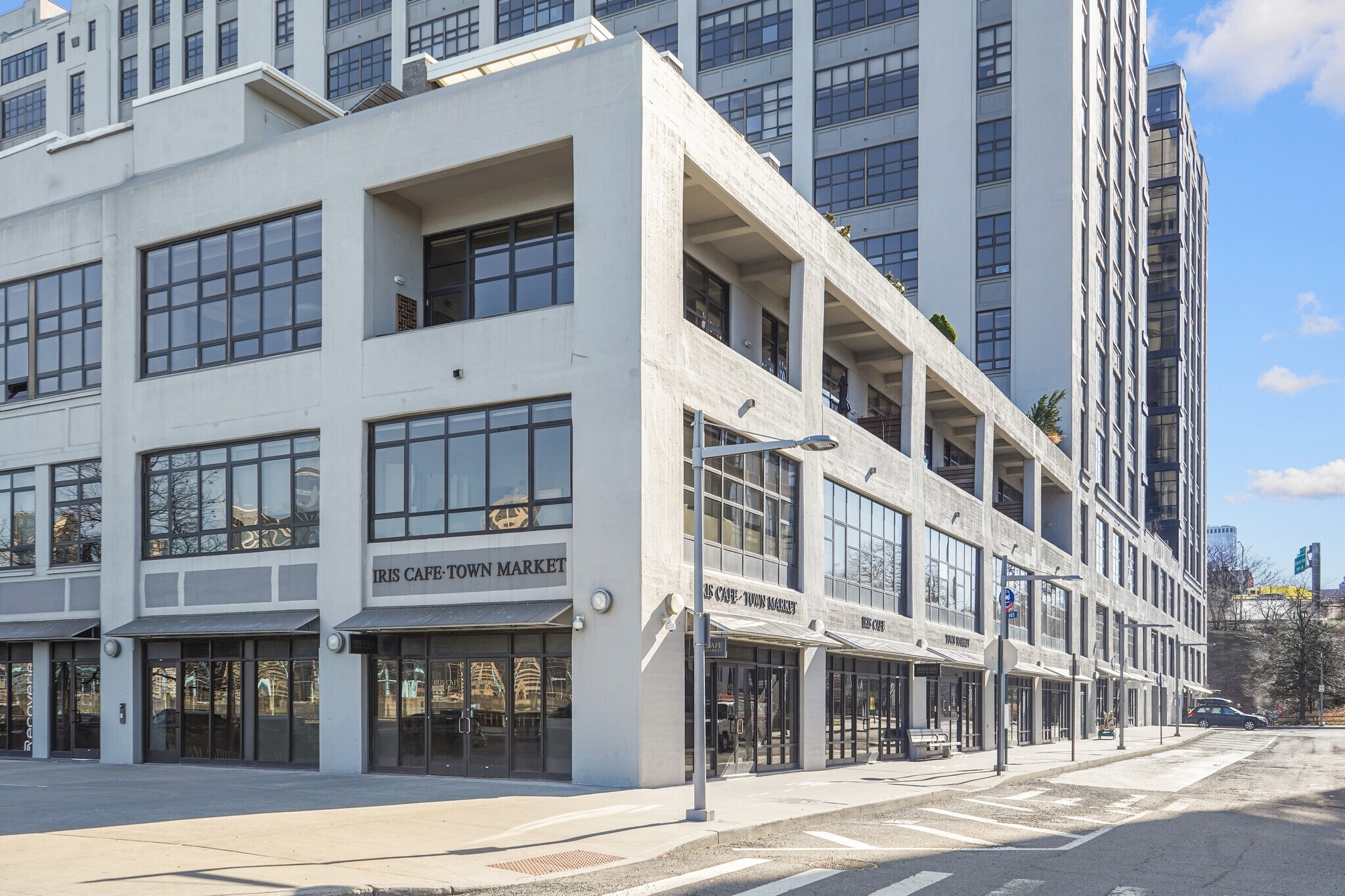 360 Furman St, Brooklyn, NY à louer Photo de l’immeuble– Image 1 sur 10