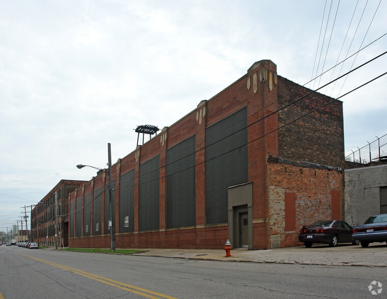 4400 Commerce Ave, Cleveland, OH à vendre - Photo principale – Image 1 sur 8