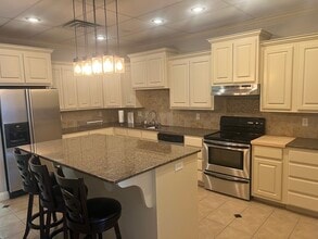 303 SW 18th St, Bentonville, AR à louer Photo intérieure– Image 2 sur 5