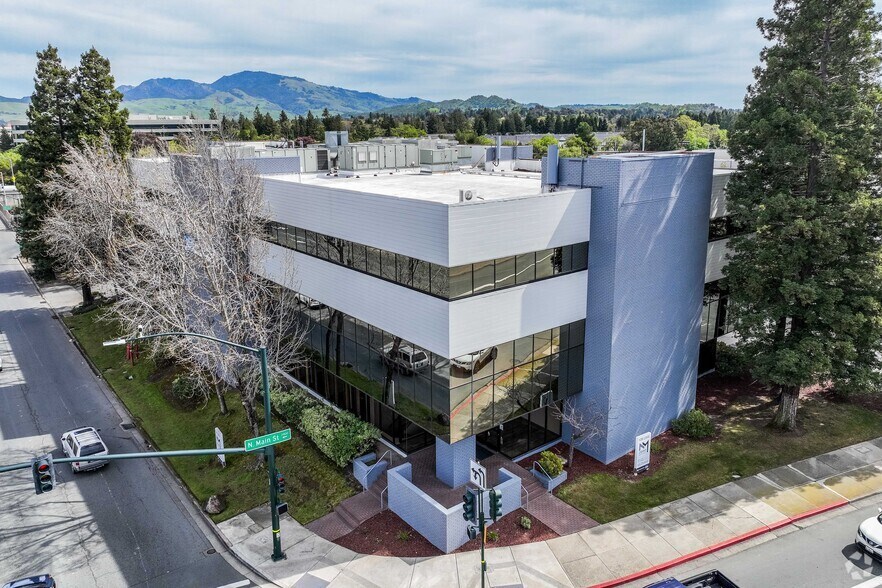 2890 N Main St, Walnut Creek, CA à louer - Photo de l’immeuble – Image 3 sur 4