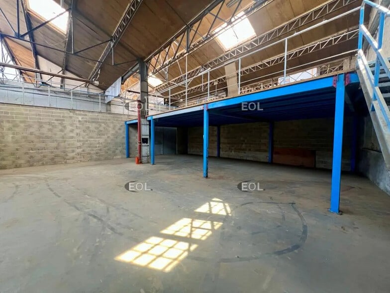 Industriel/Logistique dans Saint-Denis à louer - Photo de l’immeuble – Image 3 sur 12