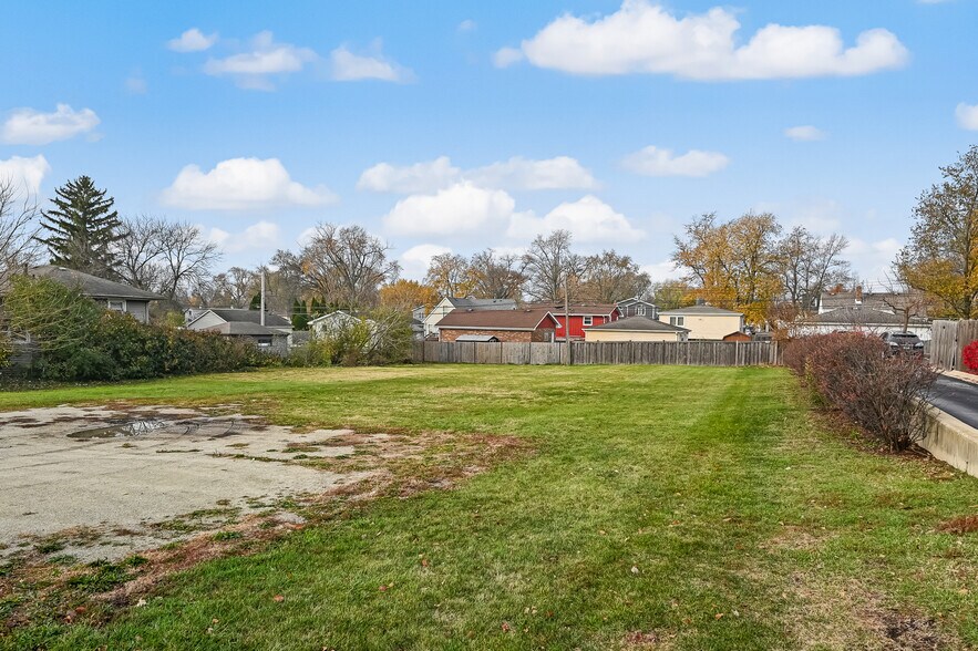 3918 Cass ave, Westmont, IL à vendre - Photo de l’immeuble – Image 2 sur 11