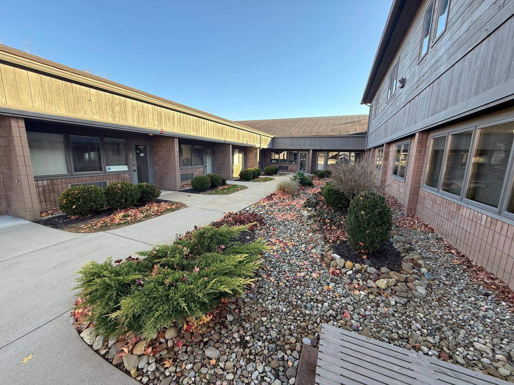 1245 S Cleveland Massillon Rd, Akron, OH à louer Photo de l’immeuble– Image 1 sur 11