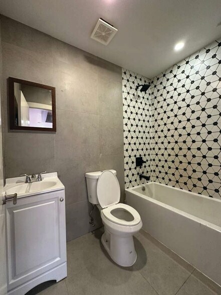 1684 Grand Ave, Bronx, NY à vendre - Photo intérieure – Image 3 sur 6